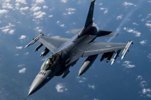 самолет  F-16